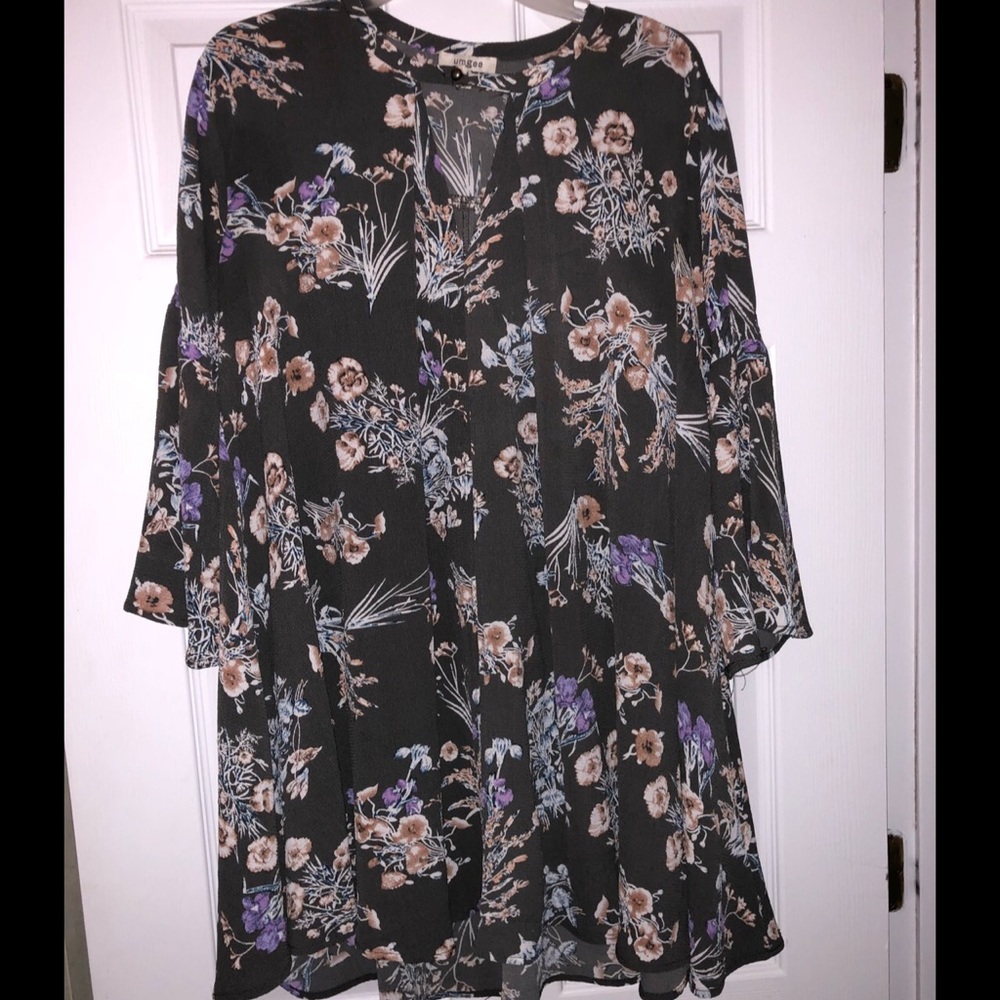 Umgee Floral Tunic with Keyhole Neckline